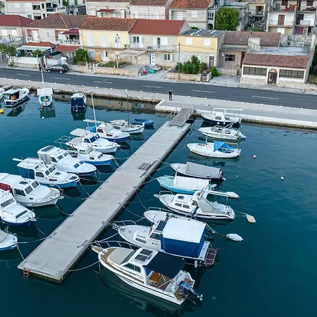 Ferienhaus Cozy Home In Vela Luka With Wifi